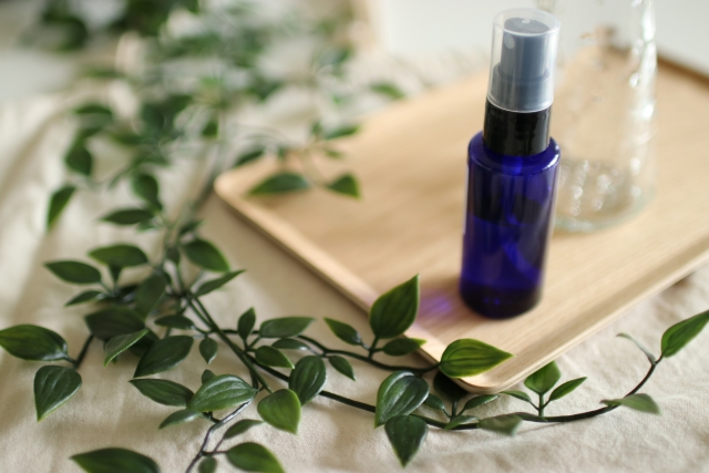 気分も空間も一瞬でリフレッシュ！アロマスプレー作り【出張事例付き】