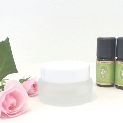 ホホバオイルとミツロウで作るアロマ保湿クリーム